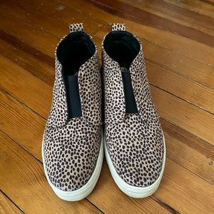 Universal Thread Slip in high tops